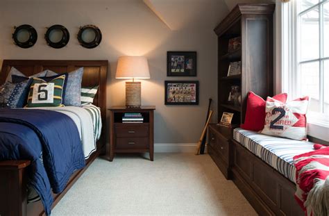 An inexpensive gift to give to a boy that already has a room covered in baseball gifts. 47 Really Fun Sports Themed Bedroom Ideas | Luxury Home ...