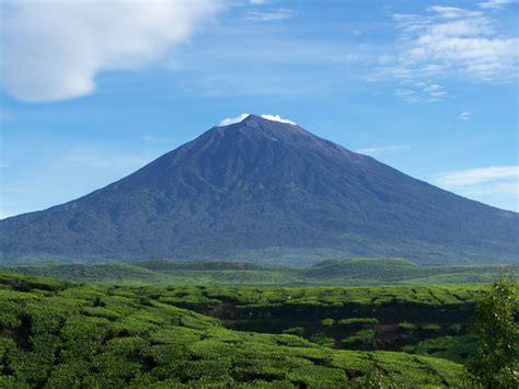 Daftar pulau berdasarkan titik tertinggi. 10 Gunung Tertinggi di Indonesia | Serba Sepuluh