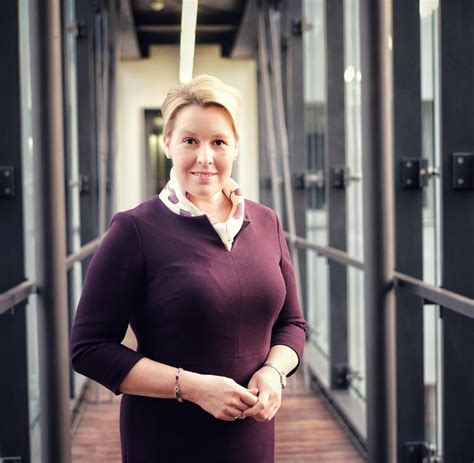 Explore tweets of franziska giffey @franziskagiffey on twitter franziska giffey kommt! Grüne Spitzenkandidatin Bettina Jarasch: „Es wird in ...