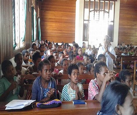 Natal merupakan sukacita bagi keluarga karena sumber sukacita memilih hadir di dunia melalui keluarga. Liturgi Ibadah Natal Anak Sekolah Minggu Gki Di Papua ...