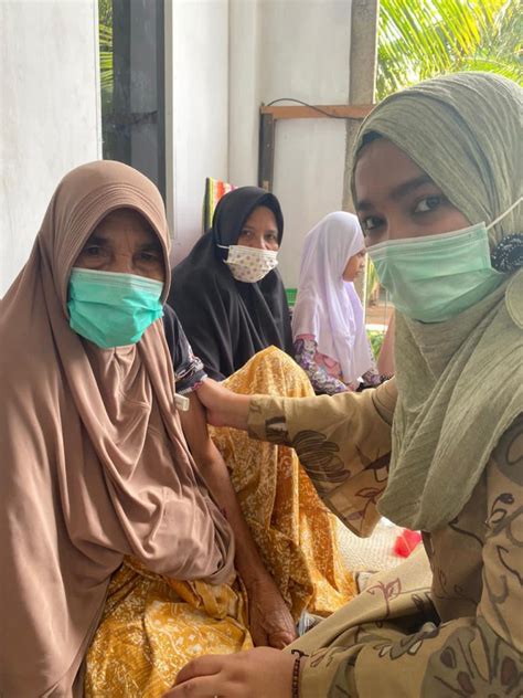 Pemberian sample tanaman obat keluarga seperti tanaman serai, jahe, kunyit, seledri, temulawak, sambiloto dan daun salam untuk ditanam dalam. Penyuluhan Pemanfaatan Tanaman Obat Keluarga (Toga) Untuk ...