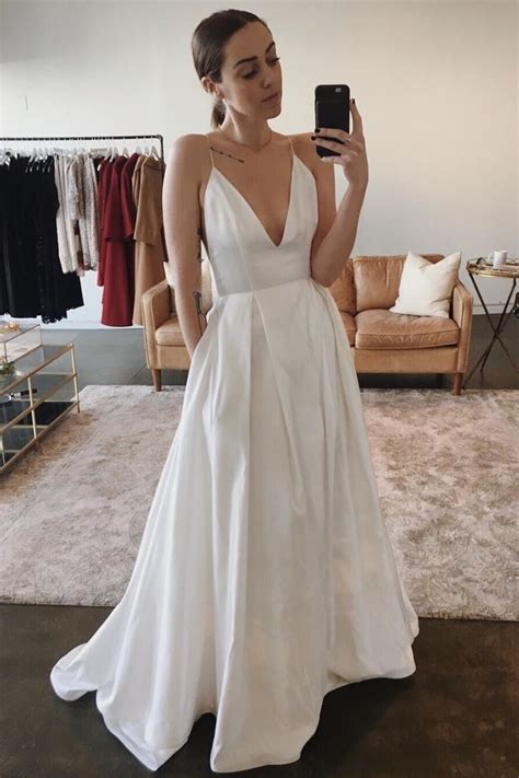 Für jeden anlass das perfekte kleid: A-Line Spaghetti Straps Backless White Satin Wedding Dress ...