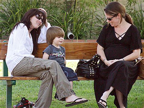 All you need to know about former 90210 actress shannen doherty and her supportive family. Shannen und Holly gingen diese Woche gemeinsam mit Finley ...