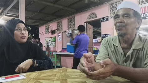 Seorang di antaranya adalah polisi wanita (polwan). COBAMAKAN VLog #04 | 1441 - Makan Malam di Warung Pok Nong ...