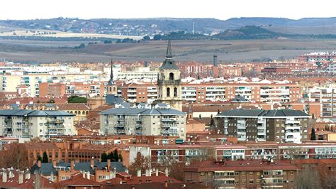 Elle est située dans la comarque de plana alta et dans la zone à prédominance linguistique valencienne 2. Alcalá de Henares desde el Gurugú | Alcalá Hoy