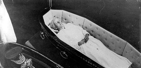 She died on july 26, 1952, in the company of her husband and family. The dead body of Eva Perón in the 70's. | Eva "Evita ...