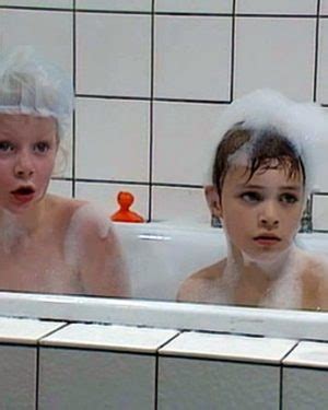 Barfuß ins bett (barefoot in bed) is an east german family television series, broadcast in 14 parts between 1988 to 1990. Shameless US S08E09 720p | DVDBay