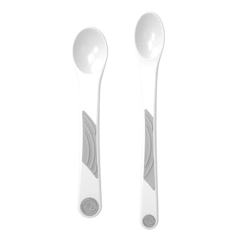 De twistshake borden en kommen zijn uitgerust met het unieke twistclick systeem, waardoor je ze set bestaande uit 1 zwarte en 1 witte fopspeen met stippen. Get Your Two Piece Twistshake Feeding Spoon Set Now