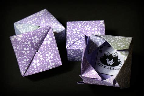 Se non siete sicuri nelle loro capacità, utilizzare le istruzioni su come fare una scatola di carta, sulla base della scatola finita. Mille gru di carta: Come fare una scatola origami con un ...