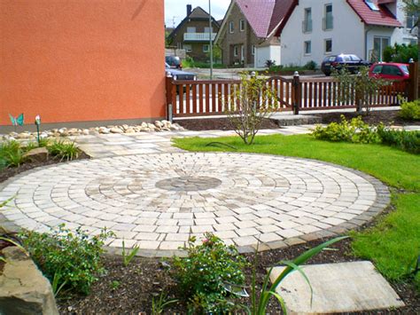 Dabei kann das rondell selbst wieder bepflanzt sein oder bewusst frei von pflanzen gehalten werden. Dirk Eichel Garten- und Landschaftsbau :: Steinkreise