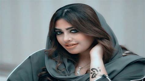 #روزانا_اليامي السوشل ميديا كله مستغرب من تصرف روزانا اليامي مع زوجها بالطريقه هذي وتصور سناب !! إعلامية سعودية شبه عارية تُثير جدلاً واسعاً على مواقع ...