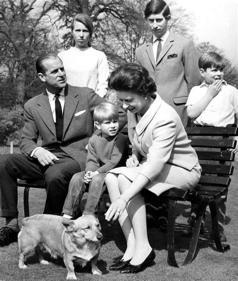 Onlineshop für karnevalskostüme und halloweenkostüme. 70 lat małżeństwa: Elżbieta II - jak zmieniała się ...
