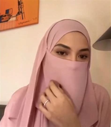 Semoga dengan adanya pembahasan ini dapat menambah wawasan dan pengetahuan untuk kita semua, dan kami ucapkan terima kasih telah menyimak ulasan kami. VIDEO Neelofa lega hubungan dengan PU Riz pulih, banyak ...