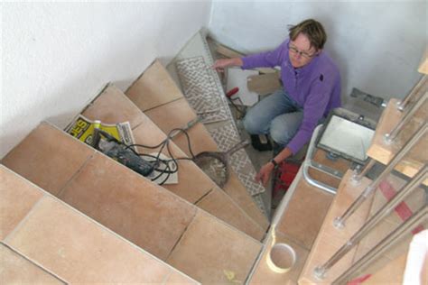 Das fliesen einer gewendelten treppe ist naturgemäß vor allem eine rechnerische aufgabe. Bau