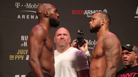 Thiago santos fought jon jones on one leg for the light heavyweight title. UFC Ceremonial Weigh-ins: Jon Jones vs. Thiago Santos