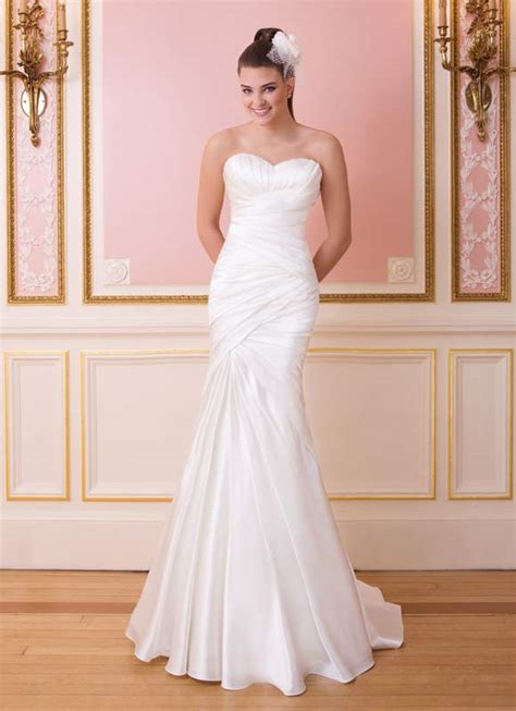 Brautkleid auswahl nach figur mein hochzeits ratgeber. Hochzeitskleid Sanduhr Figur