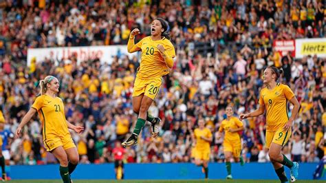 Sam kerr hit a hat trick & fran kirby had a hand in all six goals as chelsea retained the women's league cup with a record sam kerr calls game for chicago and seals the win with a backflip. Sam Kerr Nike ad: Matildas skipper not chasing in on ...