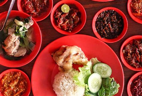 Please do not judge this sauce by the very simple ingredients that go into it. Bikin Sambal Lalapan Cabang Purnama : Warung Bebek Purnama Surabaya, Kuliner Legendaris Yang ...