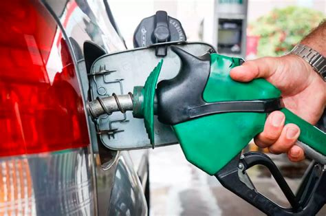 Em uma hora, as pessoas deixaram os carros na rua e o preço da gasolina baixou. Petrobras anuncia novo aumento da gasolina, o sexto de ...