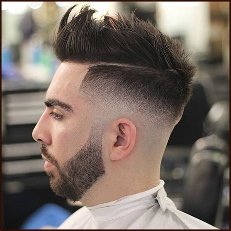 An undercut fade is a men's haircut that features a mid to high blurry fade, with hair that's medium to long on top and short on the sides. Hair Color/Semir Rambut | BAPERPLAY BARBERSHOP