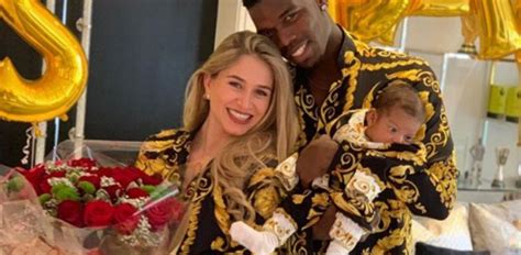 Paul et maria semblent être plus amoureux que jamais. Pogba heureux avec sa femme et son fils