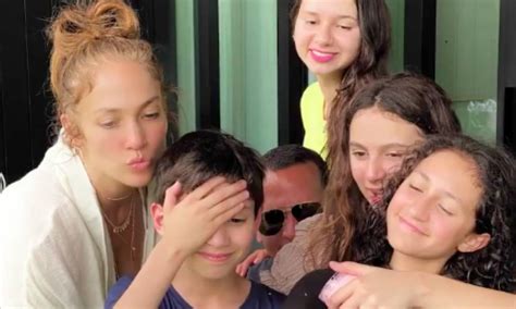 Die amerikanische schauspielerin, sängerin und tänzerin jennifer lynn lopez, auch bekannt unter ihrem namen j.lo, ist. Jennifer Lopez: 'I have never had plastic surgery of any ...