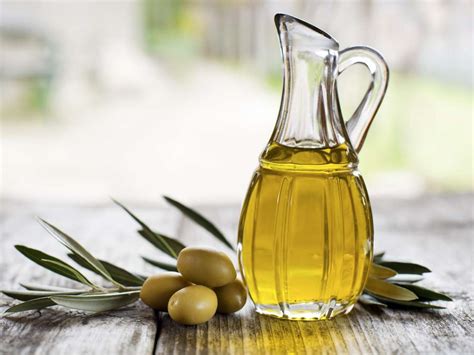 Olive oil for hair packs. 4 olive oil benefits for your face