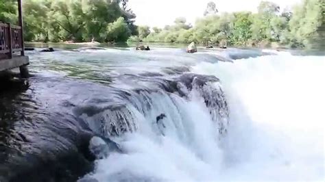 Antalya'nın en büyük ikinci ilçesi manavgat'ta bulunan şelale, manavgat nehrinin kuvvetli akıntılarıyla oluşuyor. Manavgat Selalesi (Waterfall) Antalya, Turkiye (Turkey ...