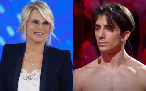Il giovane ballerino ha 21 anni. Amici 20, Alessandro Cavallo su Maria De Filippi: "Lei ha un grande dono"