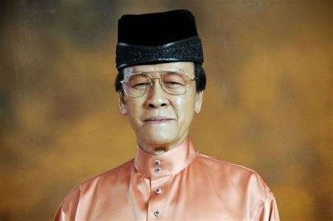 Pengumuman pemasyhuran sultan kedah yang baru itu dibuat menteri besar. ..WARISAN PERMAISURI MELAYU..: Tunku Annuar Dalam Kenangan..