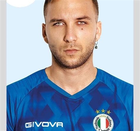 E' arrivata l'edizione numero 60 della collezione figurine panini. La nazionale cantanti nel nuovo album Panini 2021!