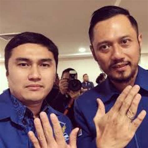 Belakangan namanya kerap muncul di depan publik lantaran menanggapi isu pecahnya jajaran koalisi yang diusung oleh sby akibat kenaikan bbm yang belum terealisasi. Demokrat: Max Sopacua tak Punya Hak Gelar KLB | Republika ...