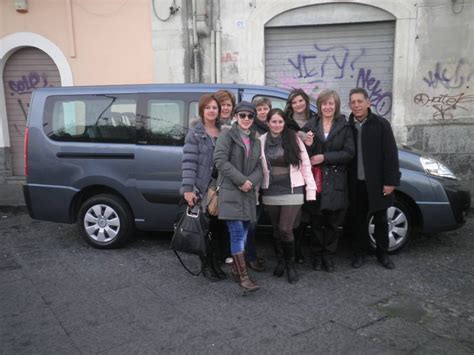 Ieri mattina alle 9 quale residente zona 8 stavo parcheggiando in via laveno nell'unico parcheggio rimasto in zona gialla, quando una macchina del consolato, come da immagini, ha parcheggiato nonostante 2 posti liberi cc a loro riservati. Ass. A.N.I.R al Consolato Rumeno di Catania per agevolare ...