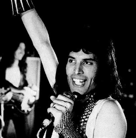 Freddie mercury had it all, the voice. freddie_mercury_15.jpeg 493×500 pixels | Freddie mercury ...