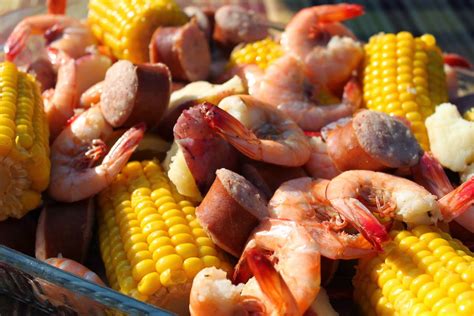 It has sausage, shrimp, crab, potatoes and corn for an. Labor Day Seafood Boil - Labor Day Shrimp Boil Best ...