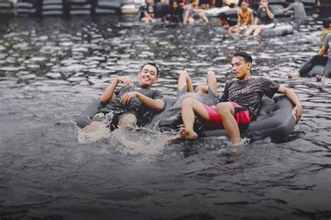 Beredar sebuah video sepasang sejoli berpelukan dan berciuman di tengah keramaian di tempat umum. Sensasi Berenang di Wisata Mata Air Cikoromoy Pandeglang ...