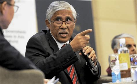 Ali, yang kini berusia 63 tahun dijadualkan bersara pada ogos depan selepas perkhidmatannya disambung secara kontrak ketika pentadbiran. Abu Kassim: Active Politicians Have No Business Being in ...