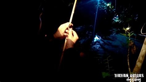 Bunda sedang masak kulit melinjo lagi. MANCING LELE LEMBAT MALAM HARI LANGSUNG MASAK KUAH ASAM ...