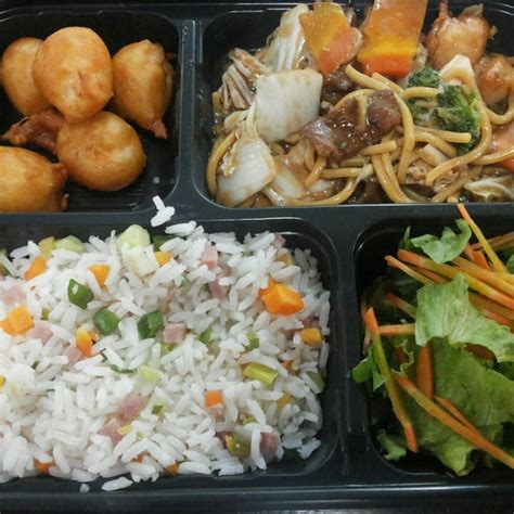 Com um controle de qualidade bem rígido, diversos pratos estão ao seu dispor como o tradicional frango xadrez ou o famosíssimo yakisoba.tudo vindo do oriente para sua mesa, com. China in Box - Restaurante Chinês