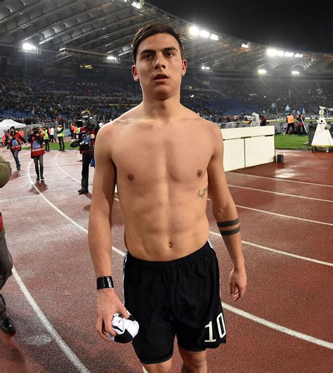 Un cliché que le footballeur a accompagné d'une discrète. Benjamin Pavard Shirtless (1 Photo) - The Male Fappening