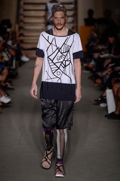 Un acteur de renom qui a marqué plusieurs générations, un homme de coeur et surtout un père inquiet pour. Lino Villaventura Spring/Summer 2016 - Fucking Young!