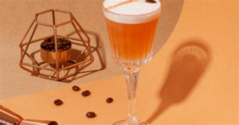 Wie mühelos und unkompliziert das mixen von cocktails jeden cocktail präsentieren wir kurz mit den wichtigsten infos, den benötigten komponenten und der. Cointreau : Rezept - Wie man Espresso margarita zubereitet