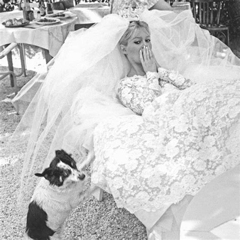 Brigitte bardot on the set of and god created woman (1956) gemerkt von: Pin von michael mullins auf bridgitte bardot (mit Bildern ...