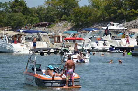 Girls getting beads and having fun in the water at the labor day weekend boat party. Party Cove | Lake Lewisville | Party cove, Cove, Lake