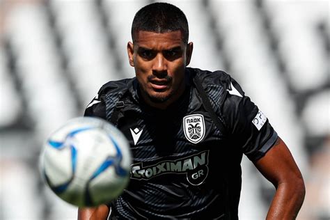 He passed the ball on to giannis skondras whose cross was not cleared by the olympiakos defense to land on the feet of stefanos athanasiadis. PAOK vs Olympiakos Piraeus Soccer Betting picks - betting ...