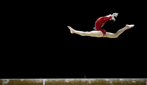 La ginnastica artistica è una branca che fa parte della ginnastica ed è una disciplina olimpica sia la trave è un attrezzo posto all'altezza di 125 cm, lunga 500 cm e larga 10 cm su cui l'atleta deve. La ginnastica artistica a Londra - Il Post