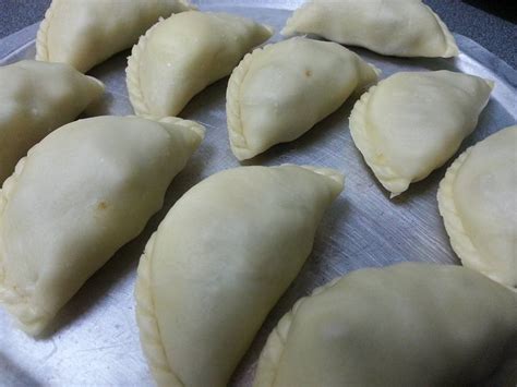 Pertama, didihkan air di dalam panci. Cara Buat Karipap Kentang Daging & Telur Rebus Yang Sedap.