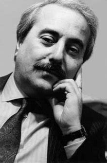 He was killed by the mafia, together with his wife and three of. Giovanni Falcone. Biographie, Les origines et la formation ...