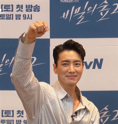 '영원히 고통받는 조승우'라는 제목의 낚시 사진과 직장생활 사진 등 정말 신선하고 재밌다. 조승우, 낚시짤이 최애사진이라 밝혀… | 1boon