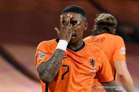 View the player profile of tottenham hotspur forward steven bergwijn, including statistics and photos, on the official website of the premier league. Steven Bergwijn Ukir Rekor dalam Laga Belanda Vs Polandia ...